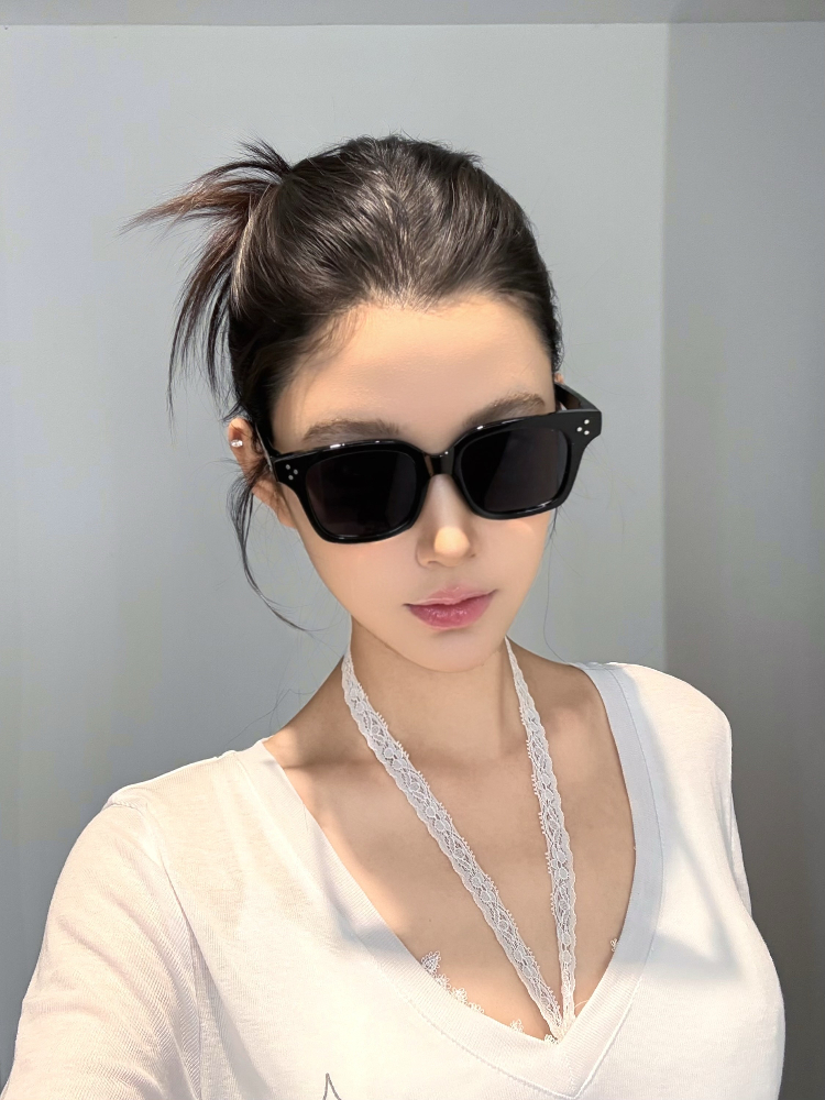 2025 Black Square Frame Sunglasses for Women, Slimming Design for Round Faces, High-End Feel, UV Protection, Street Style Fashion