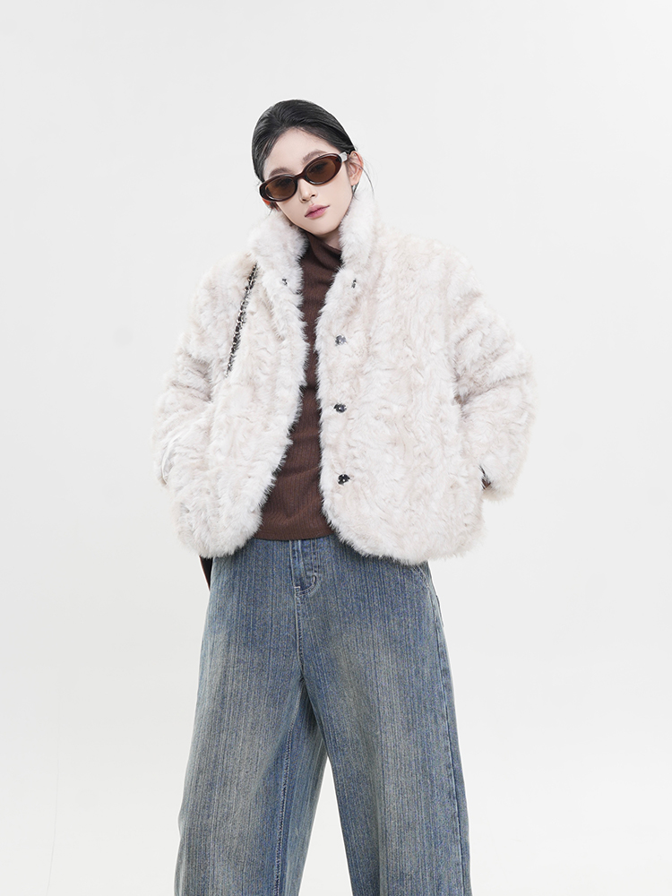 Beige Fur-Lined Long Sleeve Coat for Women - Winter Korean Style High-End Loose Plush Outerwear