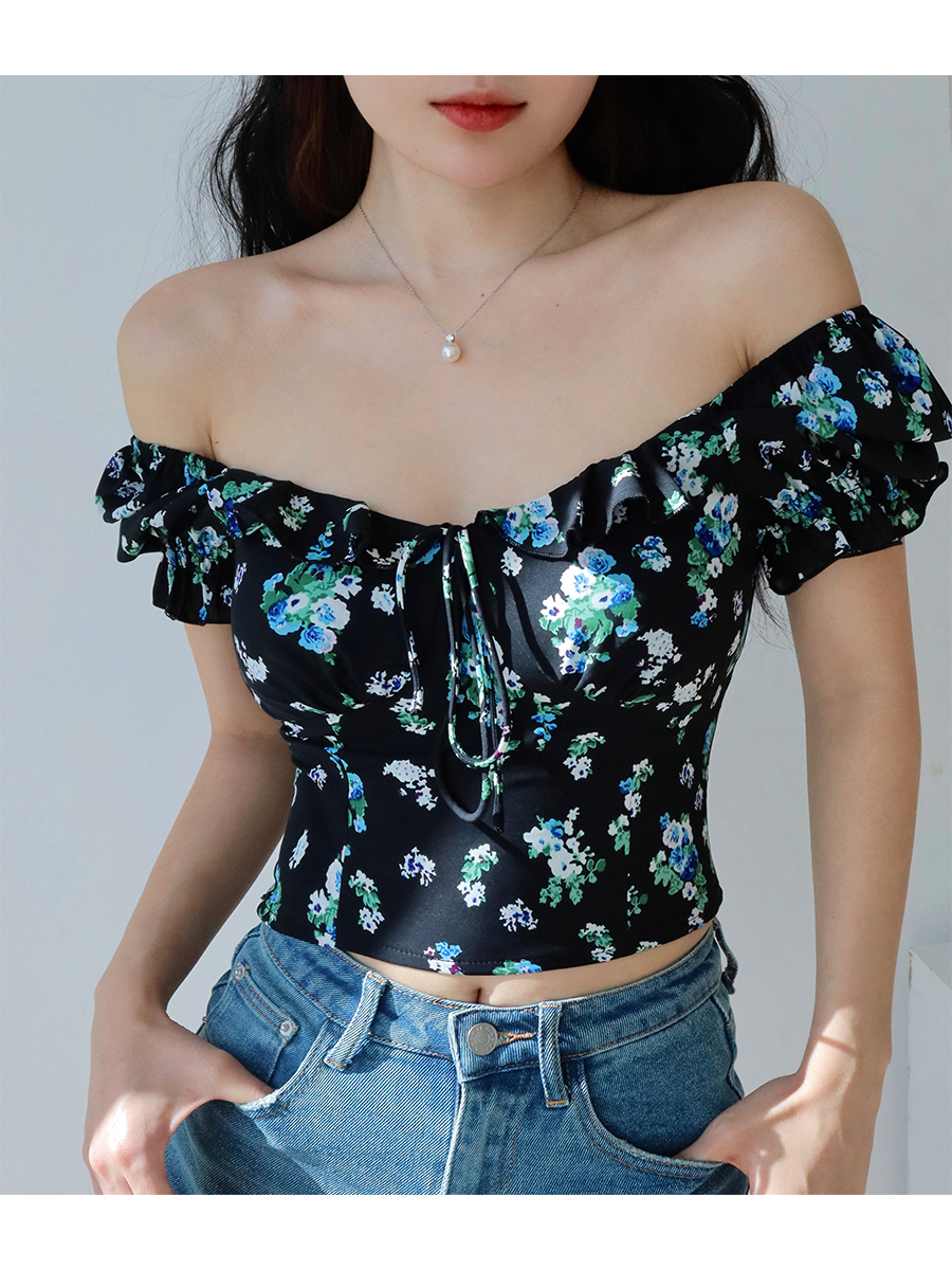 Black Floral Square Neck Short Sleeve T-Shirt - Sexy Slim Fit Top for Fresh Girl Style, Perfect for Y2K and 90s Fashion Trends