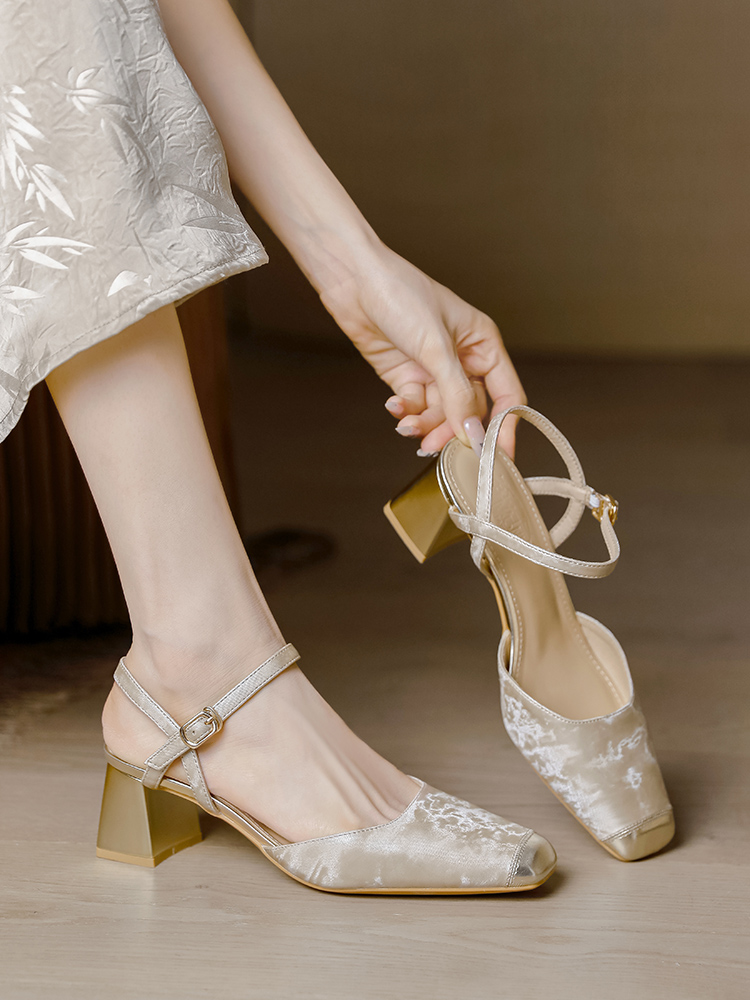 Chinese Retro Women's Chunky Heel Sandals, Open Back, Pointed Toe - Versatile National Style for Summer 2025