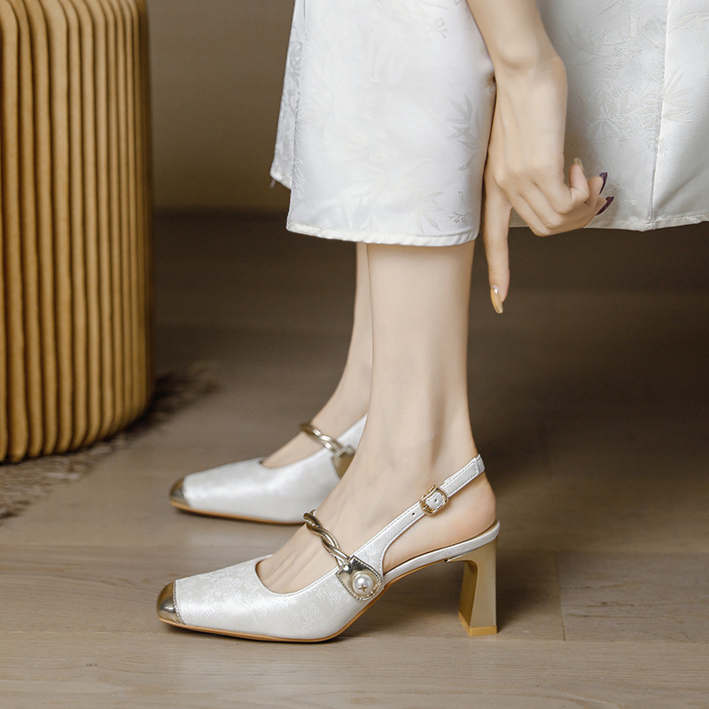 Chinese Style High-Heeled Chunky Sandals for Women - Pearl One-Strap Closed-Toe Shoes for Spring/Summer 2025, Perfect with Skirts