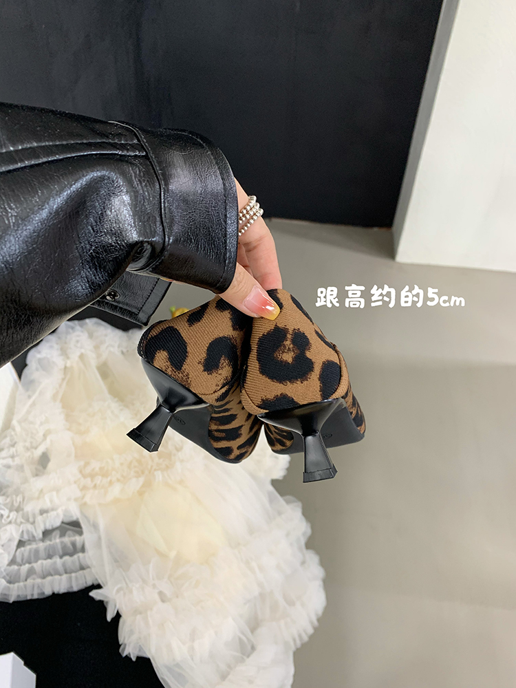 Elegant French Leopard Print High-Heeled Sandals, Closed Toe Fairy Shoes for Spring/Summer 2025, Pointed-Toe Design