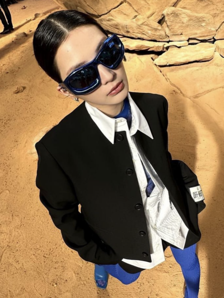 Futuristic Oversized Sunglasses with Unique Shape for Women â€“ Stylish High-End Sun Protection for Street Photography and Trendy Looks