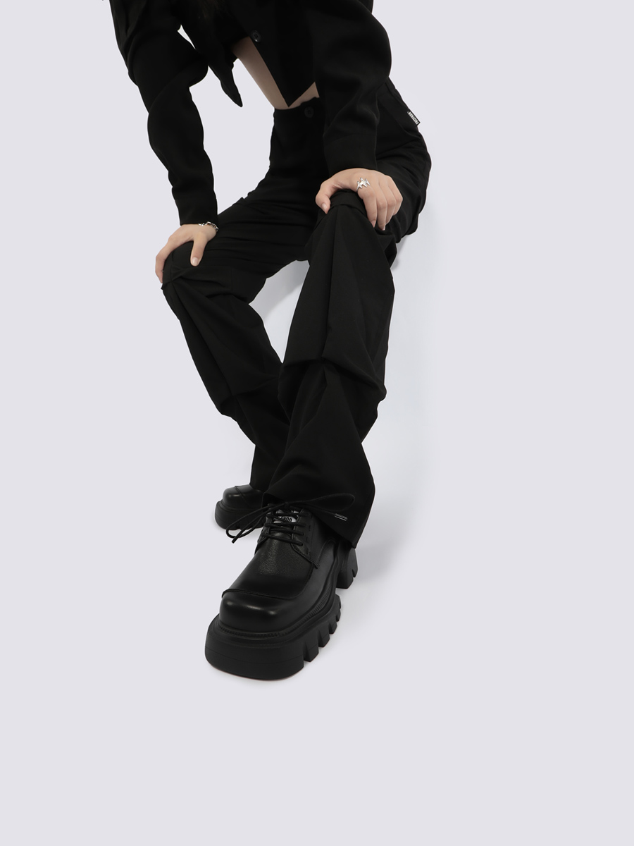 Gender-Neutral Thick-Soled Black Leather Shoes for Women - Retro British Style Spring/Summer 2025