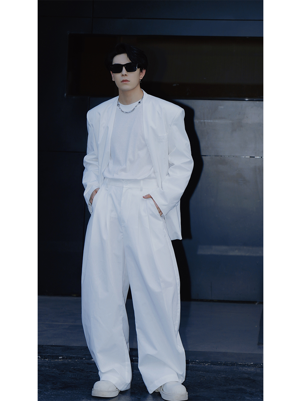 High-End Retro Red Suit Set for Autumn, No-Collar Blazer and Casual Trousers, Vintage Style, 2025 Fashion Trends