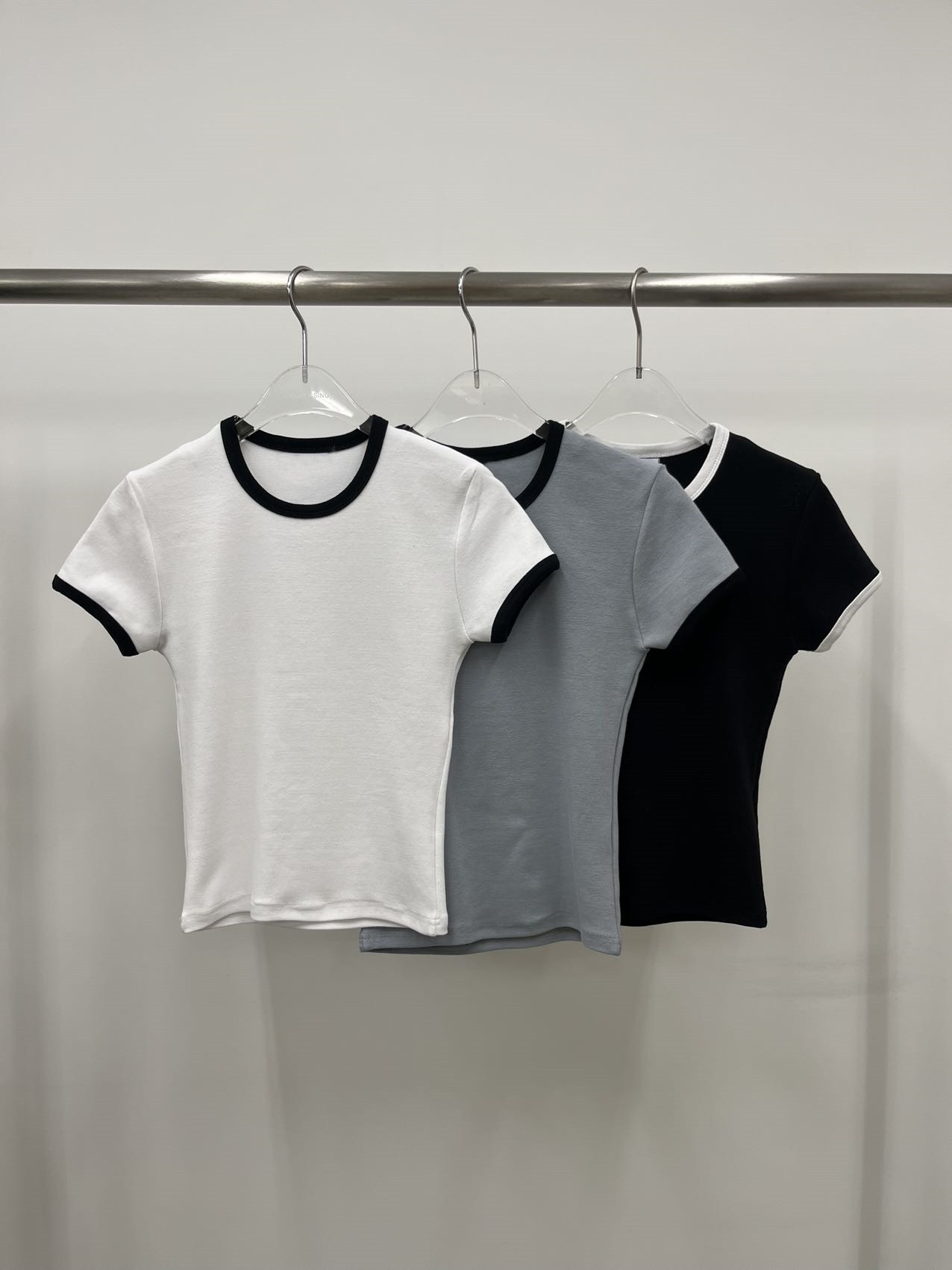 Korean Style Black and White Color-Blocking Collar Fitted Short Sleeve T-Shirt for Women - Minimalist Summer Top