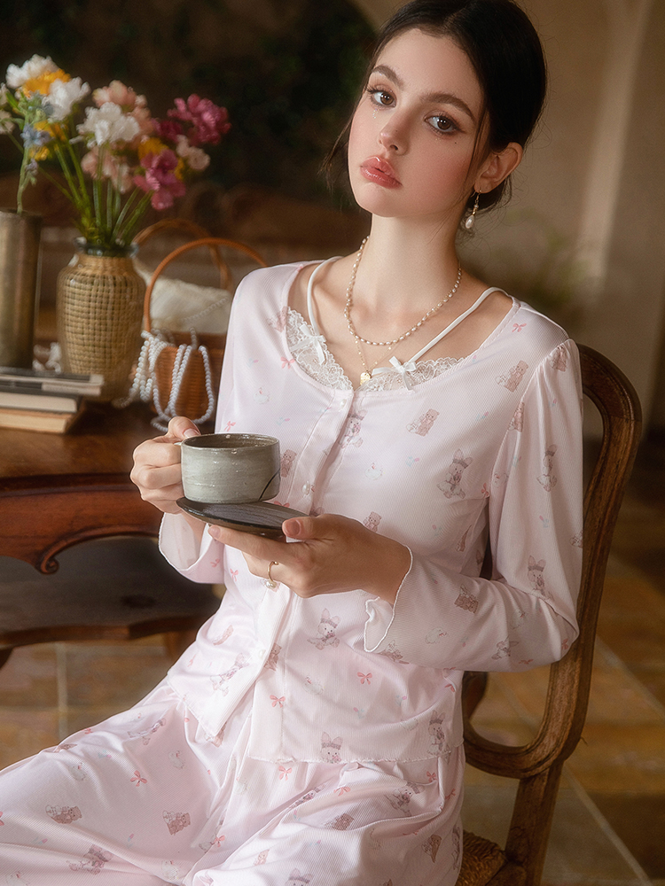 Lace-Trimmed Long Sleeve Pajama Set for Girls with Chest Pads - Stylish Spring and Autumn Sleepwear for Cozy Fall and Winter Nights