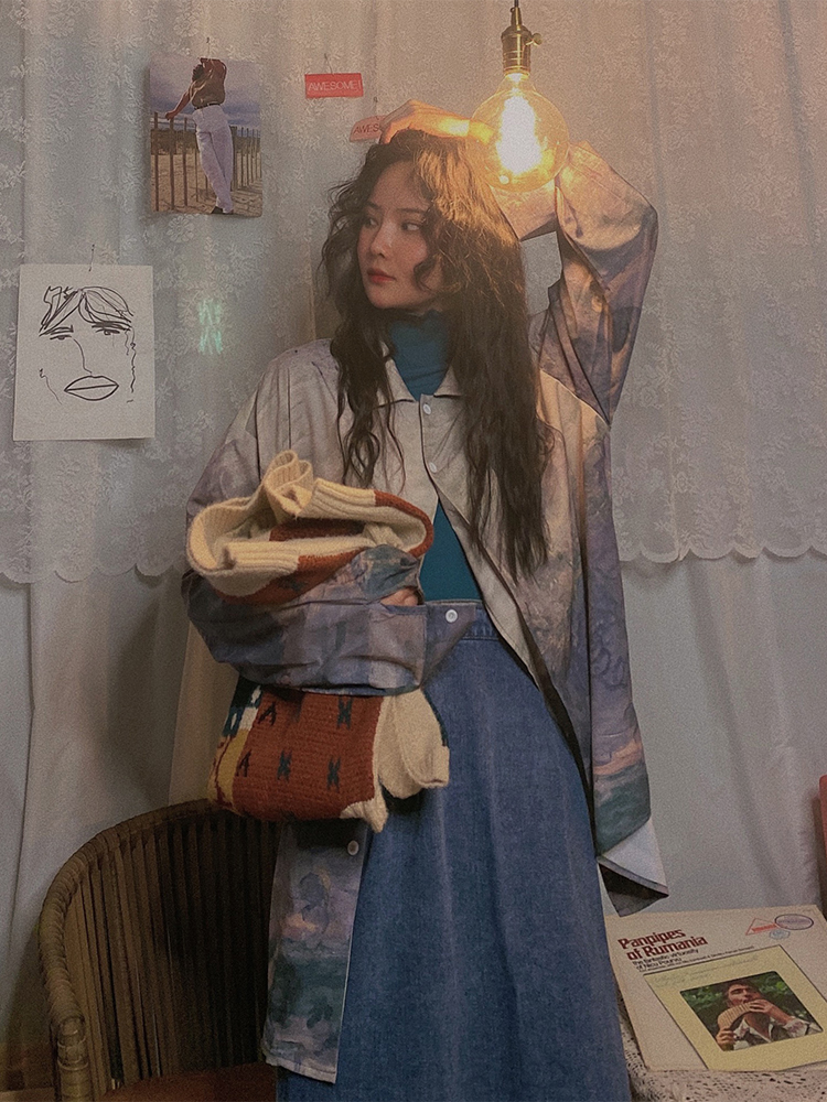 Light Blue Vintage Gradient Long Sleeve Loose Shirt for Women - Mid-Length Style for Autumn 2024, Perfect for Y2K Fashion