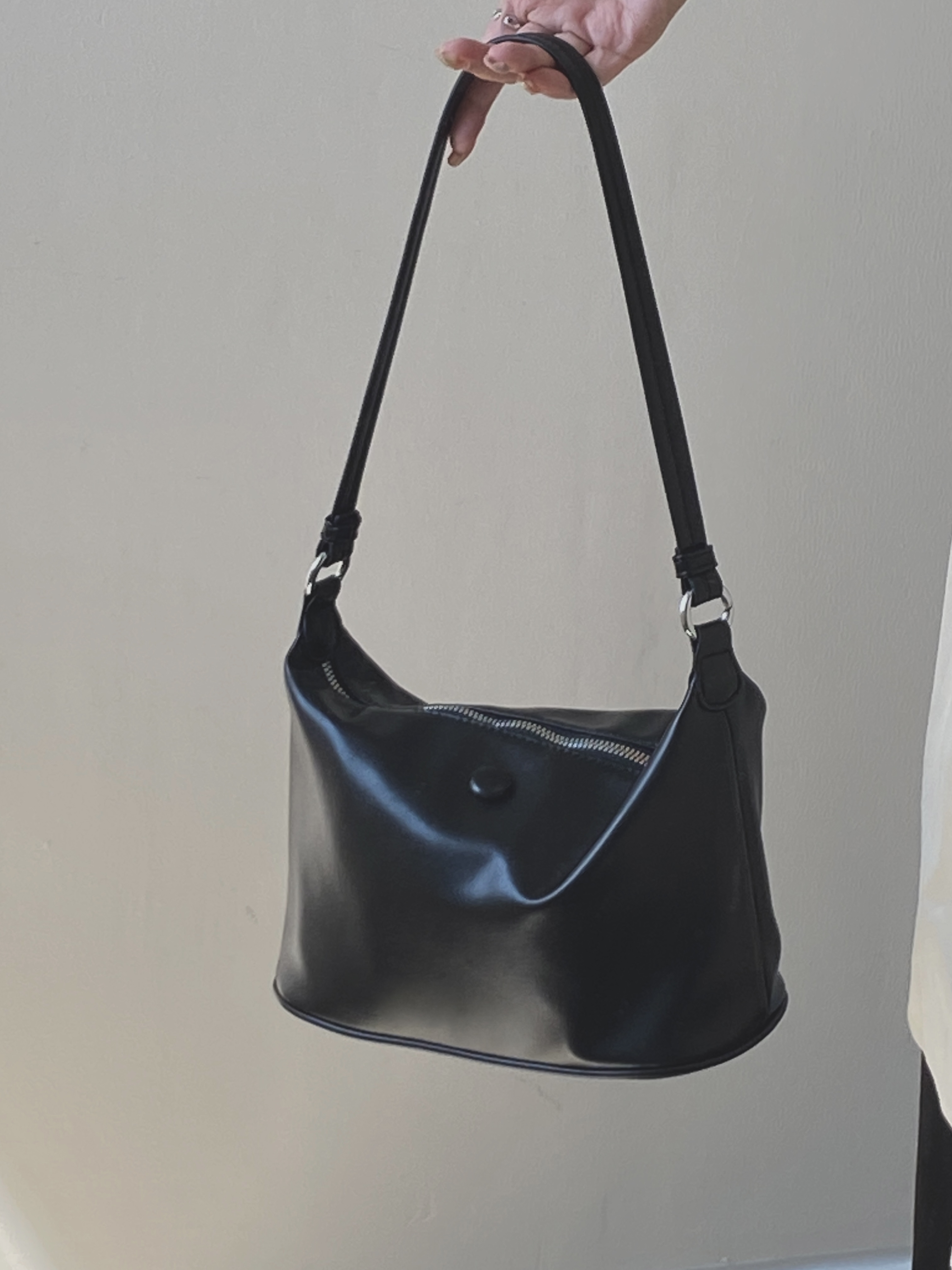 Lightweight Women's Dumpling Bag - Versatile Hand-Held & Underarm Shoulder Small Bag for Trendy 2025 Fashion