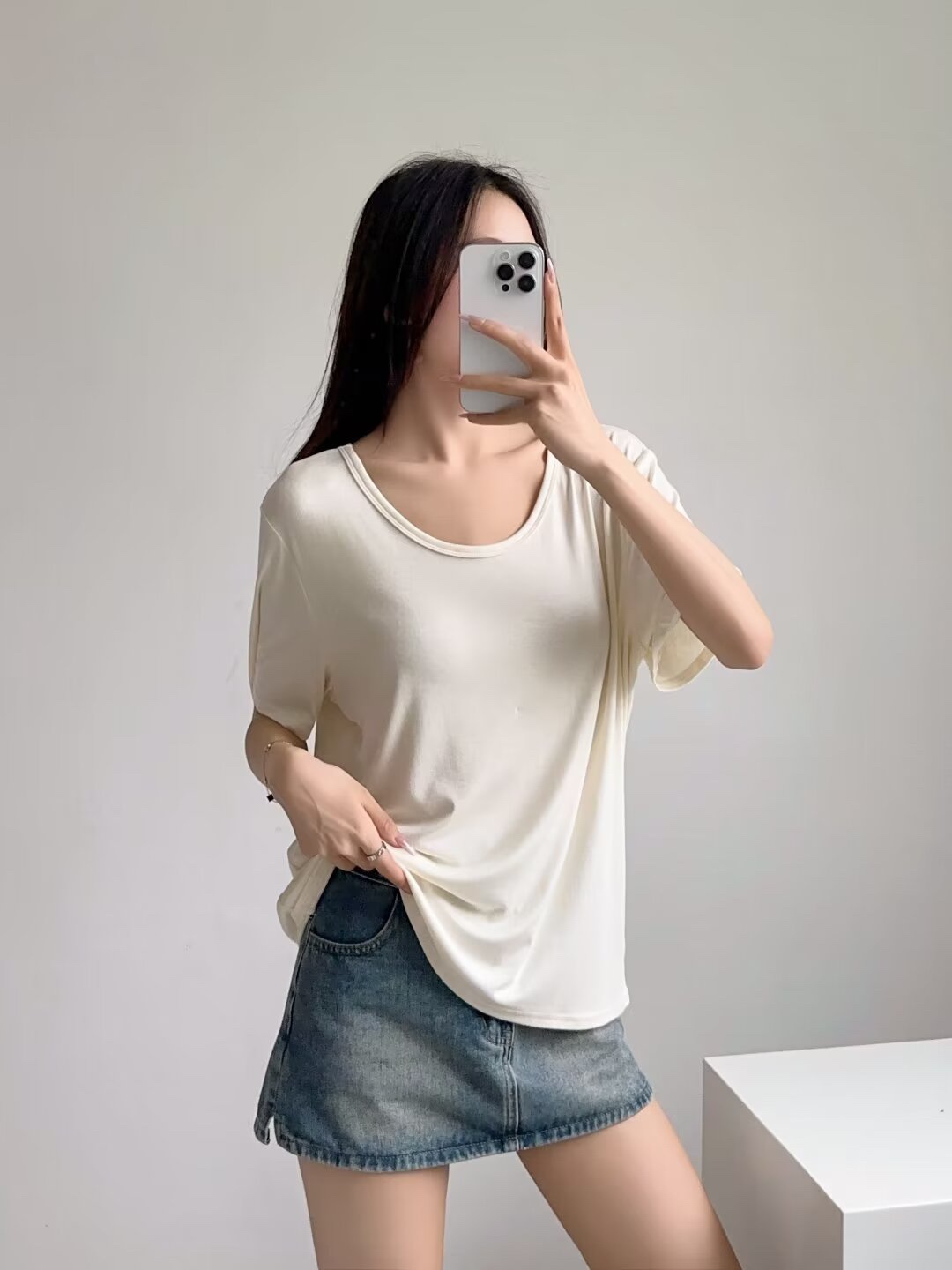 Loose Fit Gray Short-Sleeve T-Shirt for Women - U-Neck Summer Top, Slimming Solid Color, Versatile Casual Style