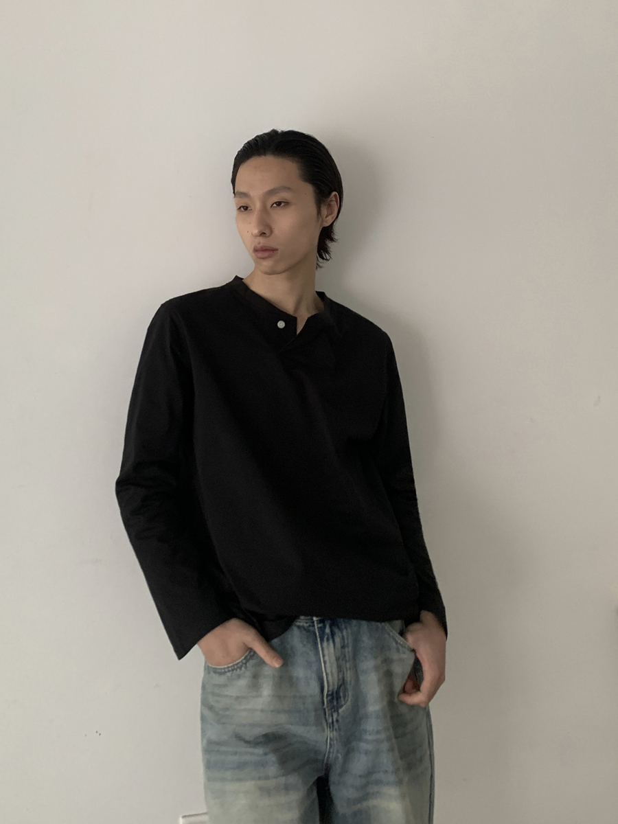 Minimalist Fitted Cotton Henley Long Sleeve T-shirt for Men and Women - American Vintage Commuter Style, Thin Cut, Unisex Fashion