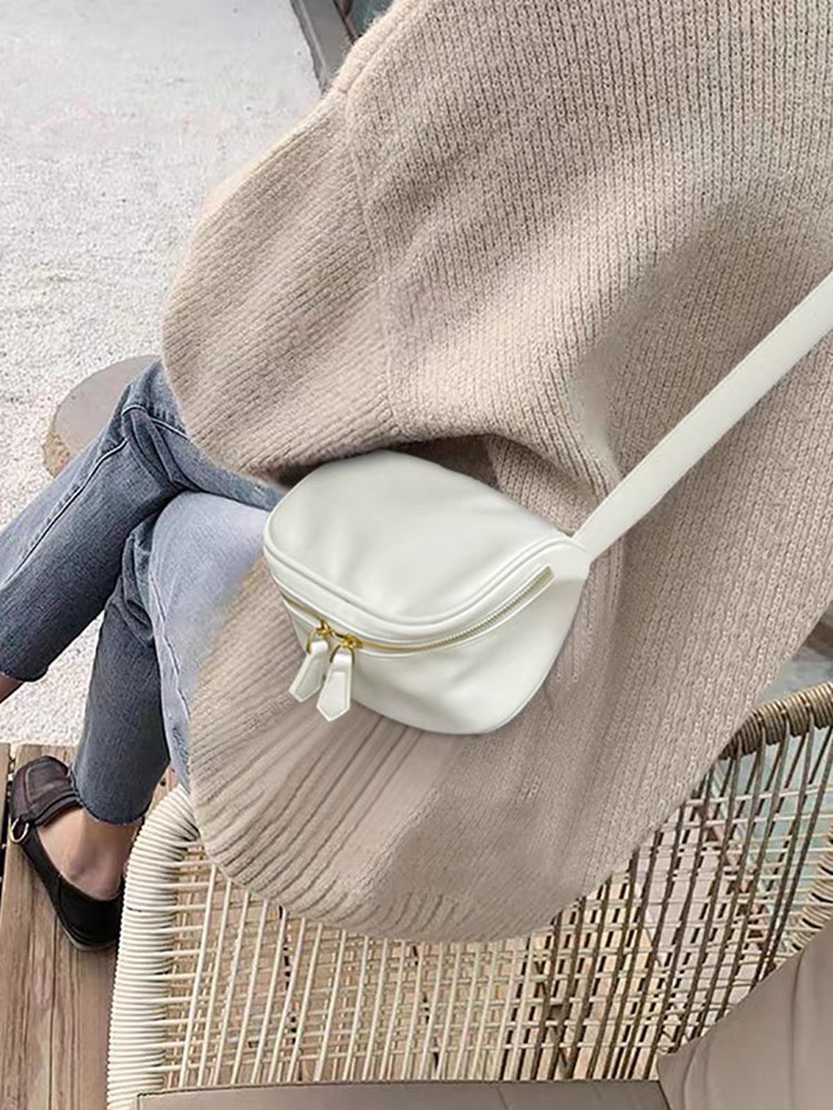 Minimalist Japanese Korean Fashion Pillow Bag - High-Quality Commuting Crossbody Shoulder Bag for Casual Versatile Women's Style