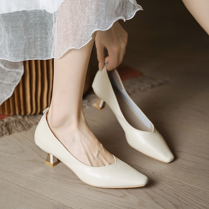 Nude Color Minimalist High Heels for Women, 3CM Low Heel Soft Leather Commuting Work Shoes, Stylish Flats for Office Wear