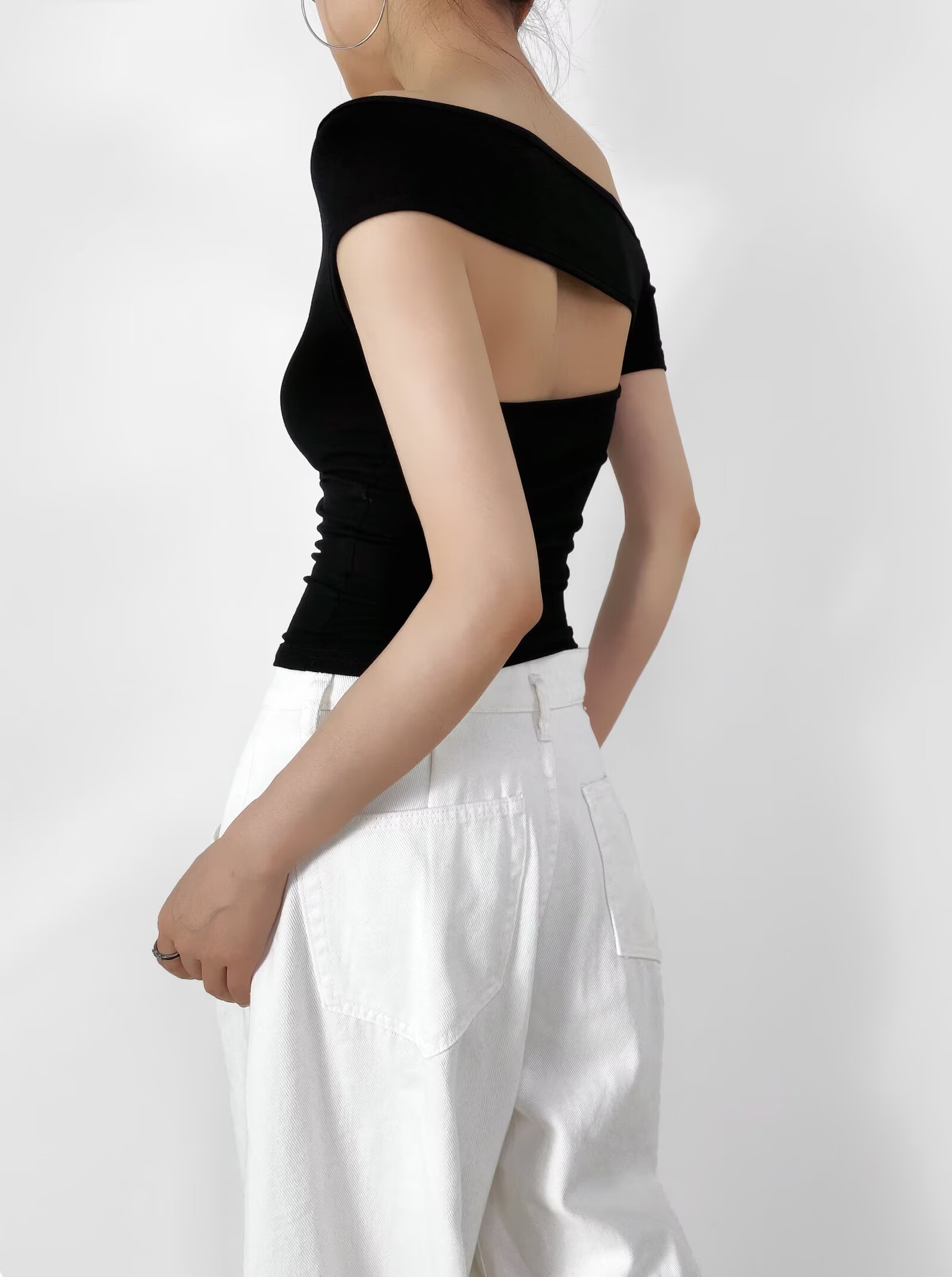 Off-Shoulder Short Sleeve T-Shirt for Women with Jazz Street Dance Design, Slim Fit Flattering Top, Summer 2025 Fashion