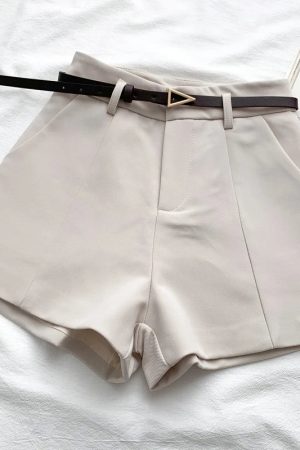 Quick Outfits, Modest Fashion Outfits Ideas Belted High Waisted Shorts