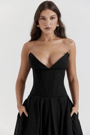 Quick Outfits, Modest Fashion Outfits Ideas Black Plunge Corset Midi Dress