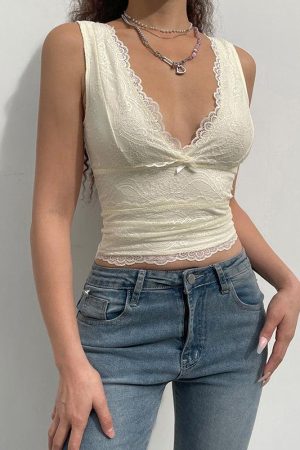 Quick Outfits, Modest Fashion Outfits Ideas Coquette V-neck Lace Crop Top