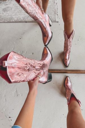 Quick Outfits, Modest Fashion Outfits Ideas Disco Cowgirl Boots