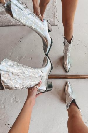 Quick Outfits, Modest Fashion Outfits Ideas Disco Cowgirl Boots