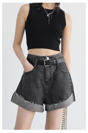 Quick Outfits, Modest Fashion Outfits Ideas Distressed and Slit Jean Shorts