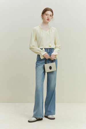 Quick Outfits, Modest Fashion Outfits Ideas Double Buttoned Light Washed Jeans