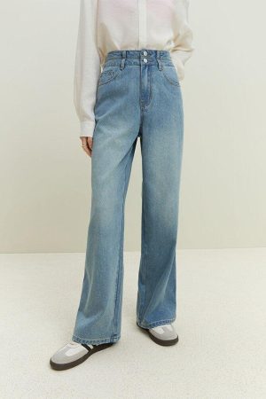 Quick Outfits, Modest Fashion Outfits Ideas Double Buttoned Light Washed Jeans