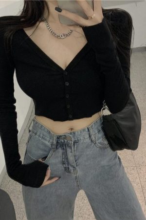 Quick Outfits, Modest Fashion Outfits Ideas Extra Long Sleeves Buttoned Crop Top