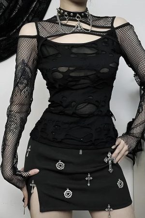 Quick Outfits, Modest Fashion Outfits Ideas Goth Fishnet Ripped Top