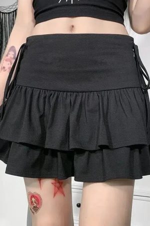 Quick Outfits, Modest Fashion Outfits Ideas Goth Ruffled Mini Skirt