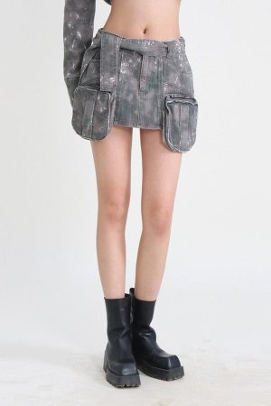 Quick Outfits, Modest Fashion Outfits Ideas Grunge Distressed Cargo Denim Mini Skirt