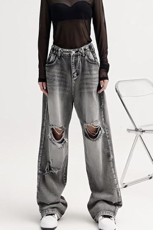 Quick Outfits, Modest Fashion Outfits Ideas Light Wash Low Rise Ripped Jeans