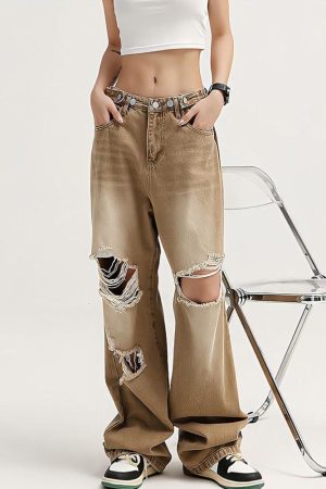 Quick Outfits, Modest Fashion Outfits Ideas Light Wash Low Rise Ripped Jeans