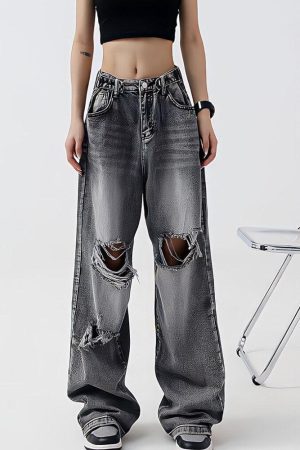Quick Outfits, Modest Fashion Outfits Ideas Light Wash Low Rise Ripped Jeans