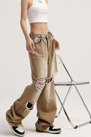 Quick Outfits, Modest Fashion Outfits Ideas Light Wash Low Rise Ripped Jeans