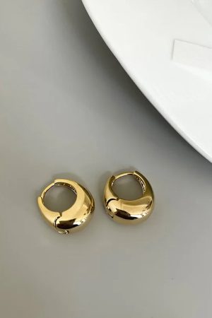 Quick Outfits, Modest Fashion Outfits Ideas Minimal Round Earrings