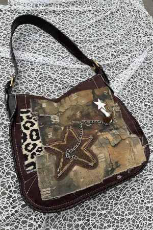 Quick Outfits, Modest Fashion Outfits Ideas Y2K Star Patch Distressed Bag