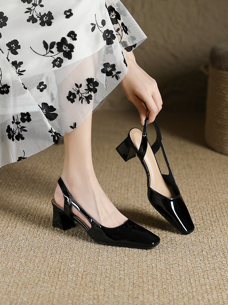 Retro Women's Chunky Heel Sandals, Minimalist Closed-Toe Design, Patent Leather, Perfect for Summer 2025 and Qipao Style