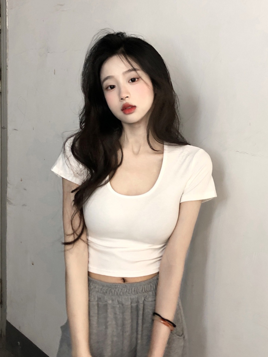 U-Neck White Jazz T-Shirt for K-Pop Performance - Sweet and Spicy Tight Fit Top, 90s Inspired Style