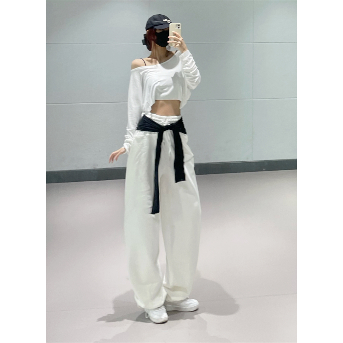 Women's Loose Off-Shoulder Long Sleeve Jazz Dance Crop Top - White Sun Protection T-Shirt for 90s Inspired Style
