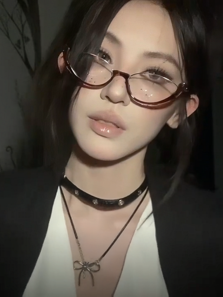 Y2K Retro Leopard Print Cat-Eye Glasses for Small Faces - Stylish European and American Design, Ideal for Makeup-Free Looks