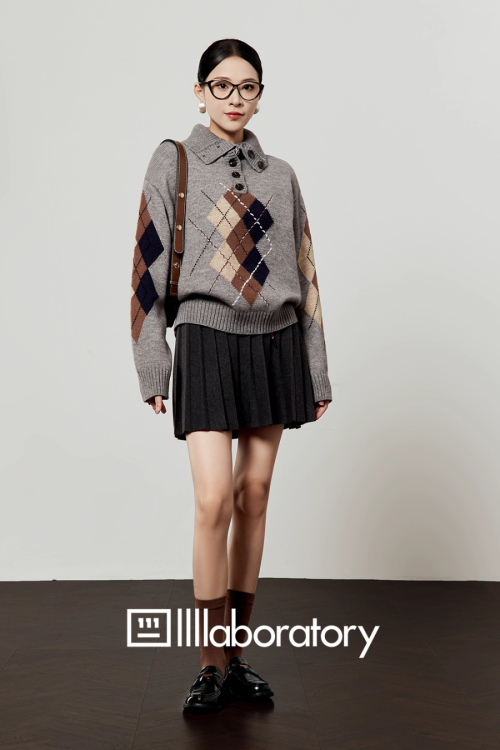Argyle Knit Top / Navy Pleated Skirt