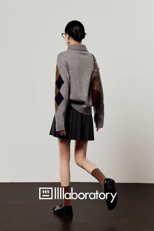 Argyle Knit Top / Navy Pleated Skirt