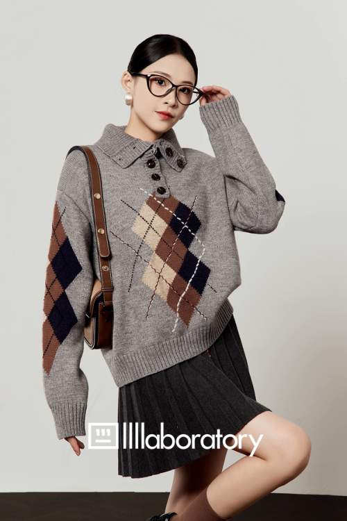 Argyle Knit Top / Navy Pleated Skirt