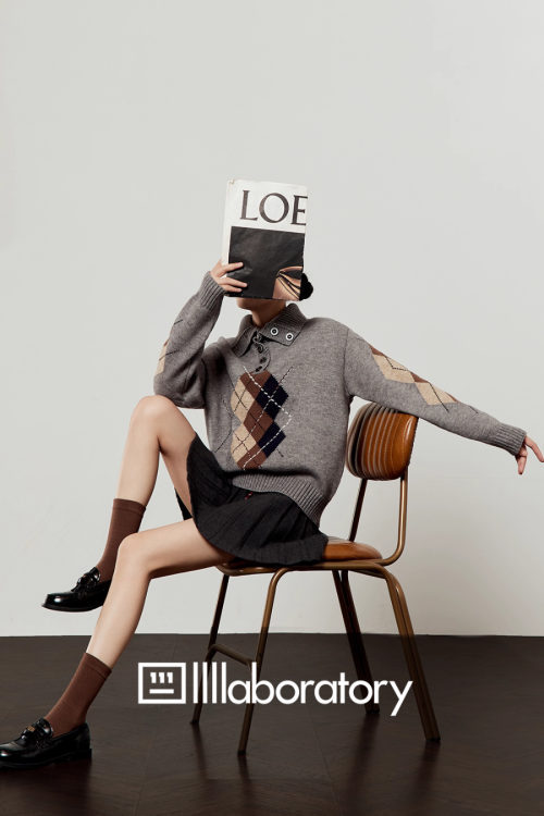 Argyle Knit Top / Navy Pleated Skirt