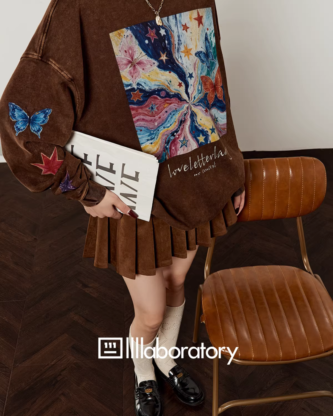 Big Print Sweatshirt Top / Pleated Skirt Big Print Sweatshirt Top / Pleated Skirt