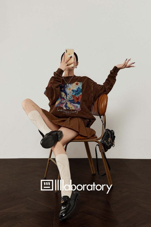 Big Print Sweatshirt Top / Pleated Skirt