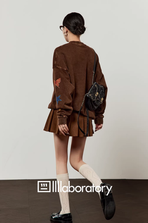 Big Print Sweatshirt Top / Pleated Skirt