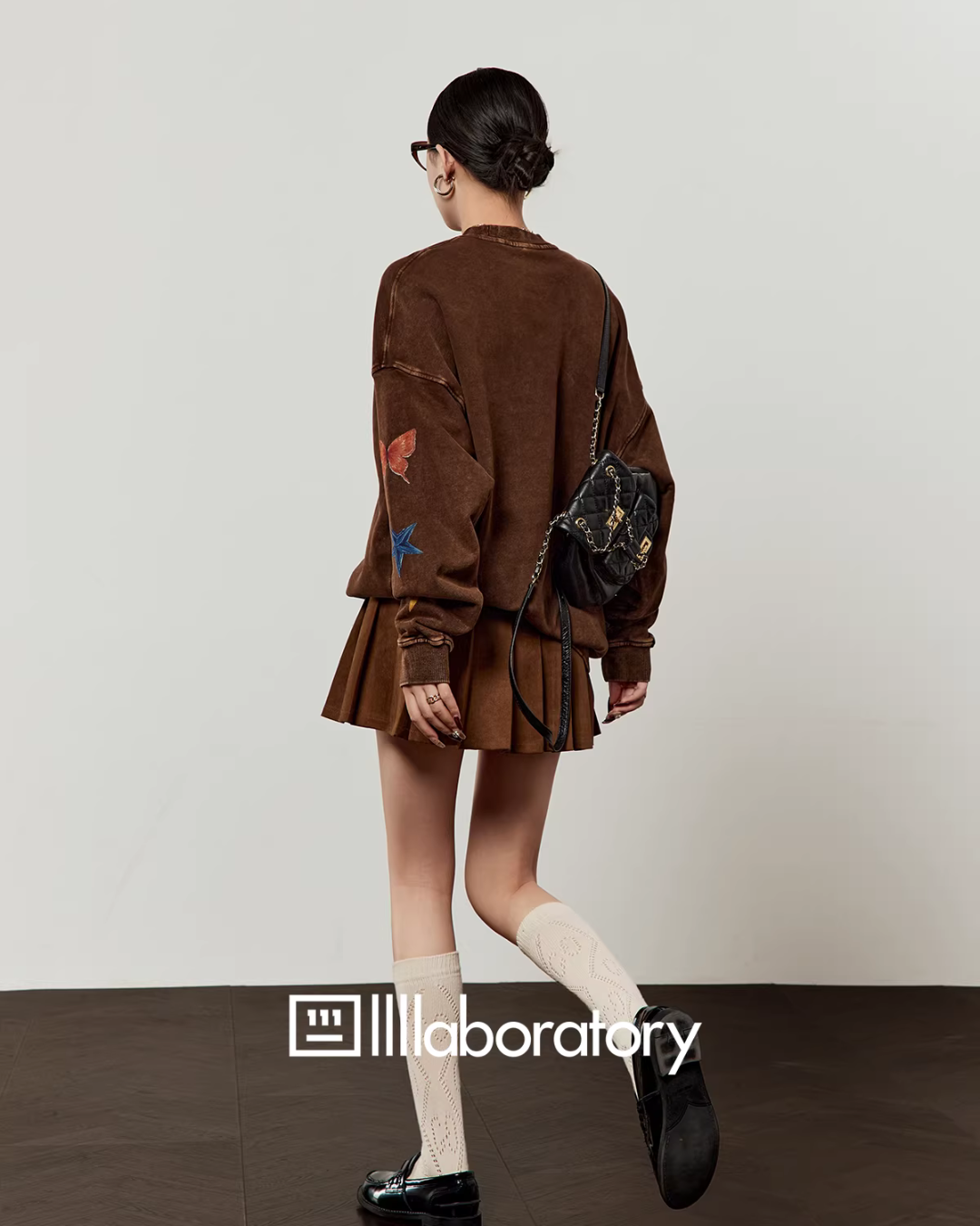 Big Print Sweatshirt Top / Pleated Skirt Big Print Sweatshirt Top / Pleated Skirt