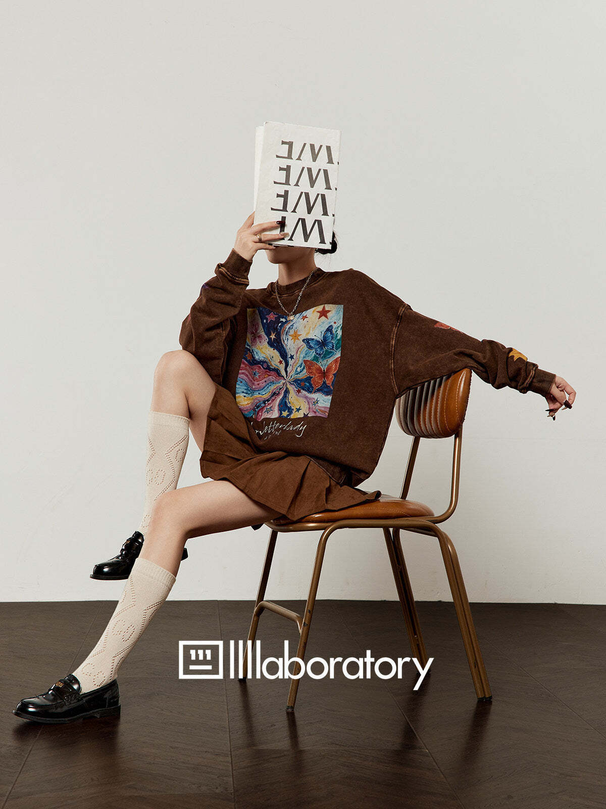 Big Print Sweatshirt Top / Pleated Skirt Big Print Sweatshirt Top / Pleated Skirt