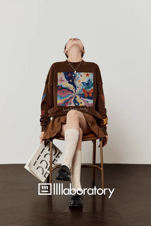 Big Print Sweatshirt Top / Pleated Skirt